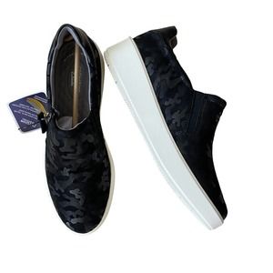 Clarks SZ 8.5 Collection Slip-On Sneakers Layton Step Black Camo NIB NEW